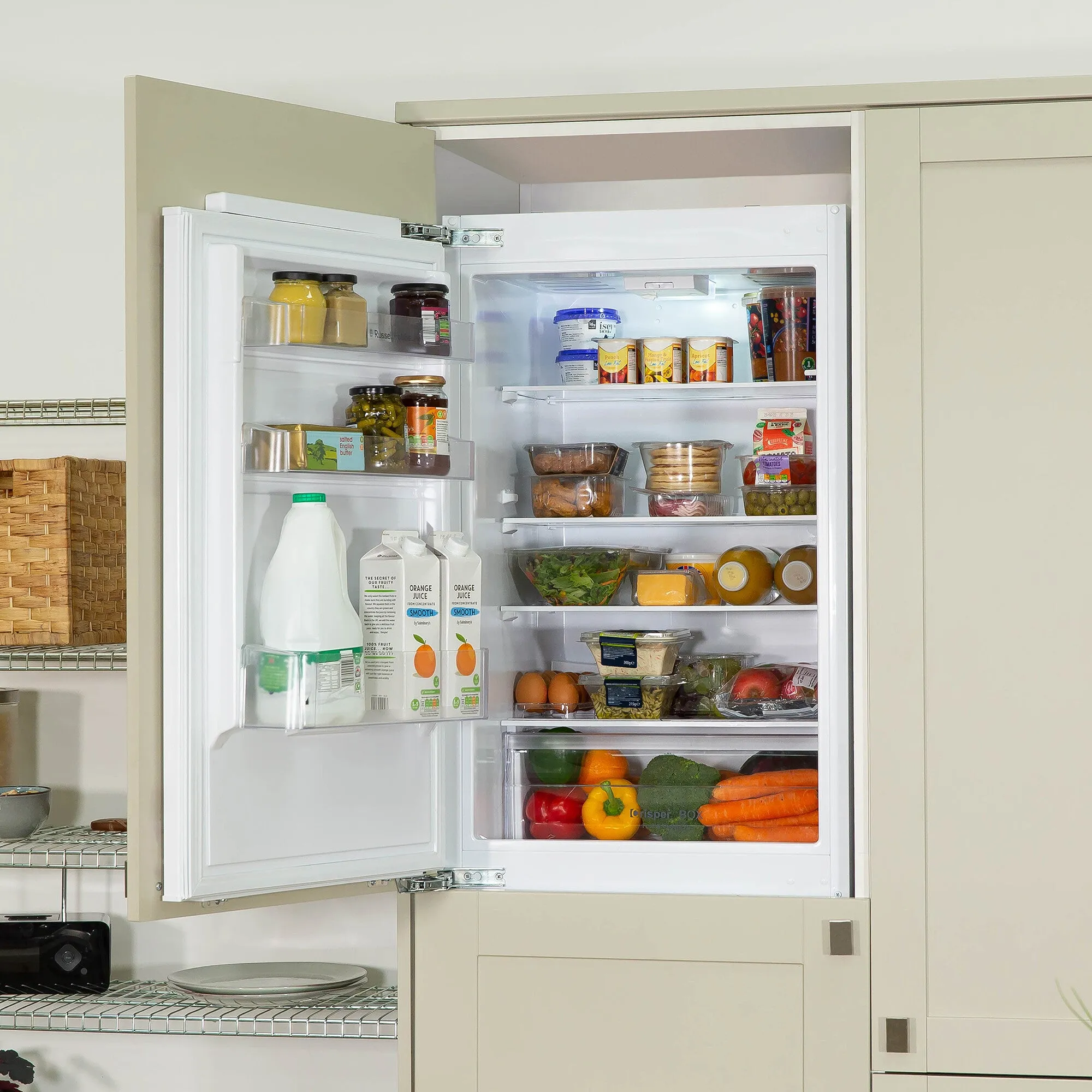 Russell Hobbs RHBIFF55-177-5050 fridge Built-in 240 L F White